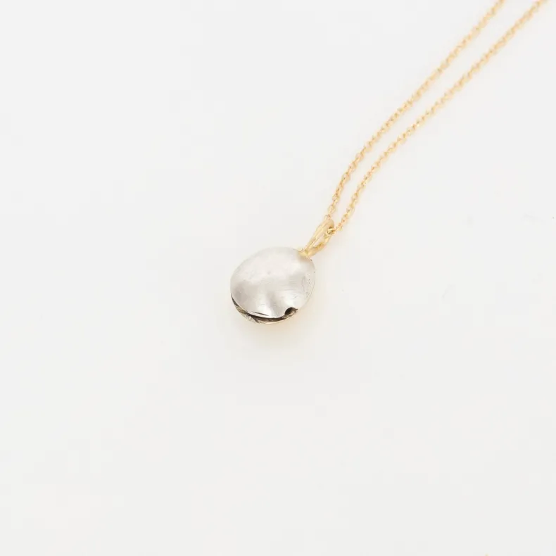 Black Barc 'Suzu Kanabun' Necklace