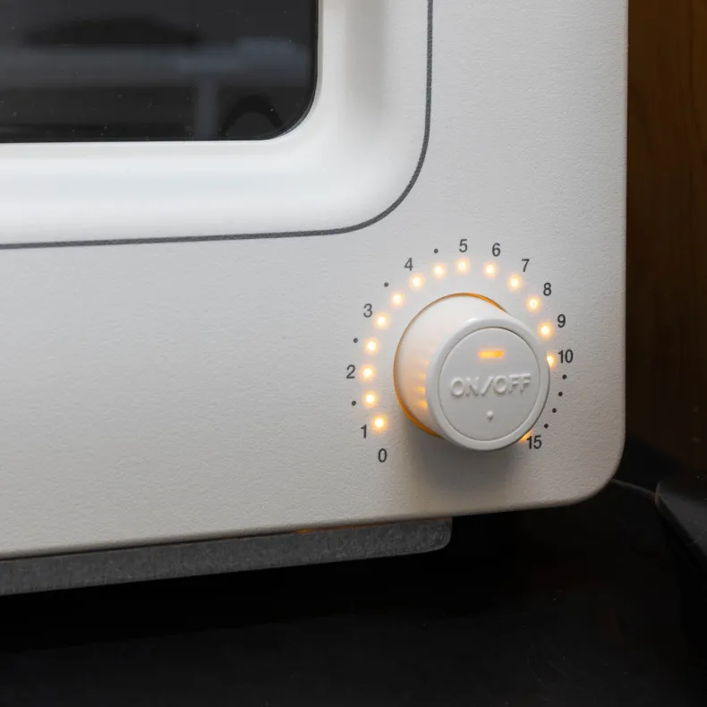 BALMUDA - The Toaster