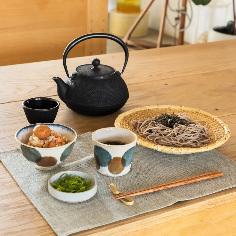 Nambu Tekki Cast Iron Teapot with Strainer - Arare