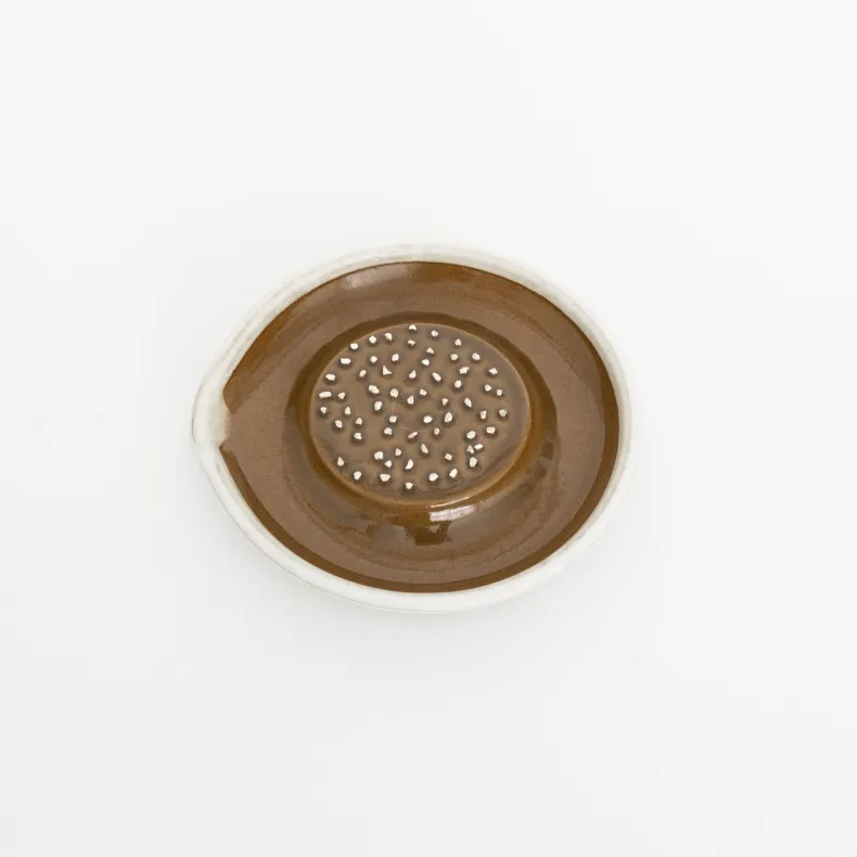 Motoshige Graters - White