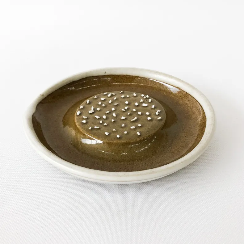 Motoshige Graters - White