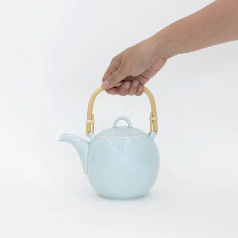 Hakusan Porcelain Mayu Teapot